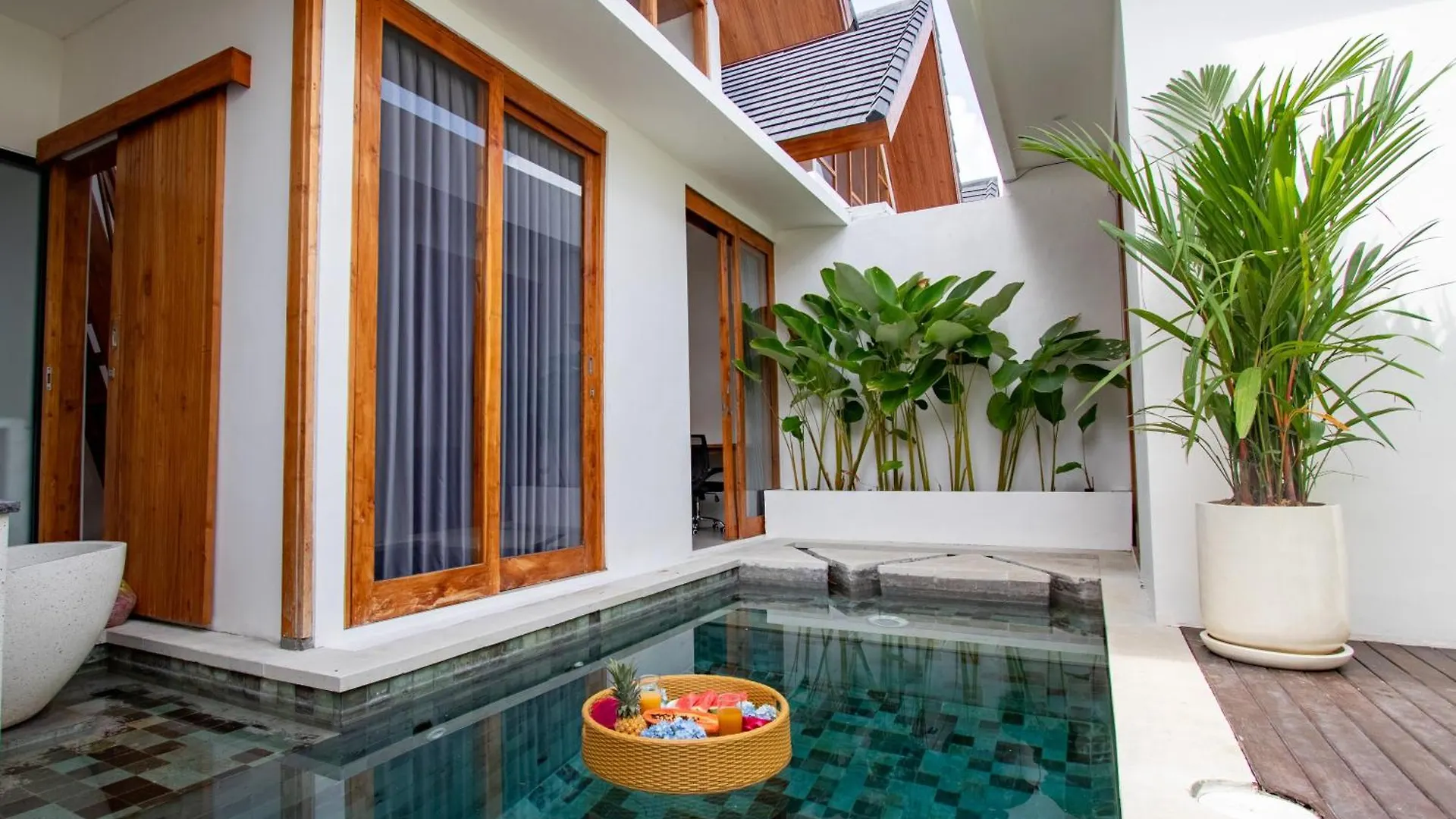 A15 - Private Villa In Seminyak - Big Pool - All New